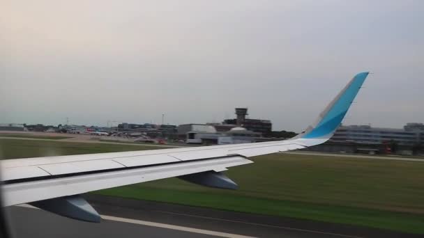 Flugstart Bremen Deutschland Mit Blick Aus Dem Flugzeugfenster — Stockvideo