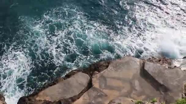 ベイロック ターコイズブルーの波と水Cala Figuera Mallorcaスペイン — ストック動画