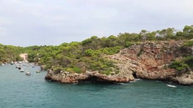 Mallorca İspanya 'daki Cala Figuera Körfezi' nin panoramik manzarası.