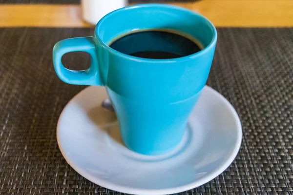 Taza Azul Olla Con Café Negro Mallorca España — Foto de Stock