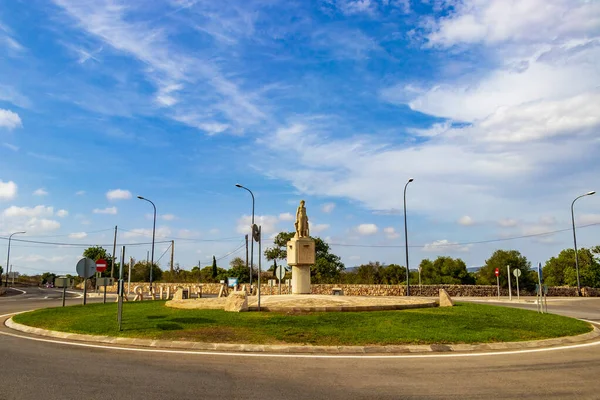 Rij Naar Rotonde Met Cala Figuera Inscriptie Mallorca Spanje — Stockfoto