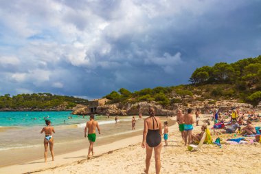 İspanya 'nın Mallorca Balear Adaları' ndaki Cala Samarador Koyu ve Turkuaz Sahili.
