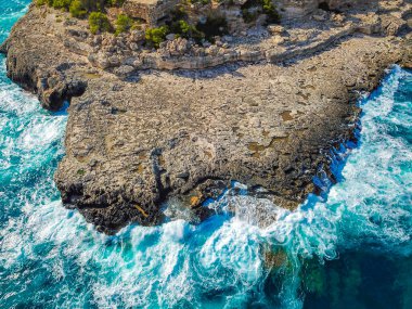 İspanya Mallorca Balearic Adaları 'ndaki Cala Mondrago Samarador' un Punta de Sa Guardia 'sı..