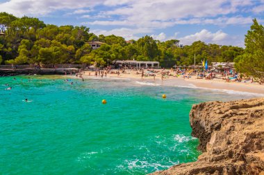 Turkuaz plajı, körfezdeki Fonts de NALs Cal den Garrot Mallorca Balearic Adaları İspanya