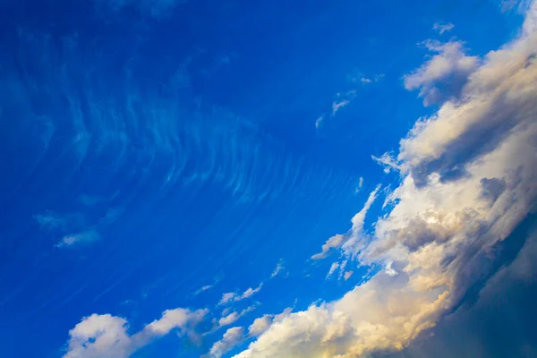 Blauer Himmel Mit Schönen Welligen Wolken Abstrakte Natur Norwegen — Stockfoto