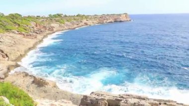 Cliffs Bay manzara manzarası Parc doğal de Mondrag Mallorca İspanya.