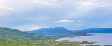 İnanılmaz Norveç manzara dağları Jotunheimen Ulusal Parkı Norveç 'teki kayalar ve göller.