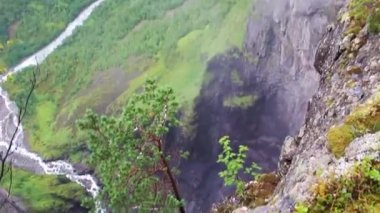Utladalen Norveç 'in yukarısından en yüksek serbest şelale Vettisfossen.