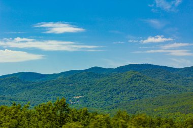 Akdeniz Hırvatistan 'da doğa ve dağ manzarası çok güzel..