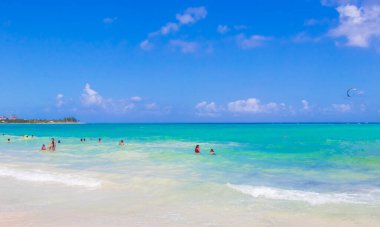 Playa del Carmen Meksika 'da tropik Meksika plajı 88 Punta Esmeralda.