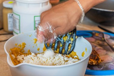 Meksika yemeği malzemelerini hazırlayın ve Meksika 'da yerlilerin hazırlanmasını sağlayın..