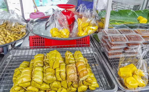 Bangkok Tayland Sokak Yemeklerinden Meyve Alır Gibi Yiyecek Meyve Alıyor — Stok fotoğraf