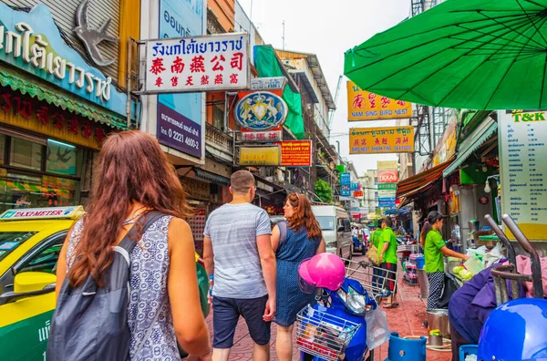 Bangkok Tailandia Mai 2018 Calles Comerciales Coloridas Típicas Llenas Carteles — Foto de Stock