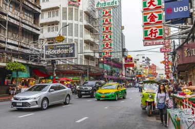 Bangkok Tayland 22 numara. Samphanthawong Bangkok Tayland 'daki Yaowarat Yolu' ndaki Çin kasabasında Mai 2018 Yoğun trafik.