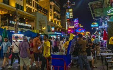 Bangkok Thailand 22. Mai 2018 Khaosan Khao San Kaosan Road the most popular party for tourists at night in Bangkok Thailand.
