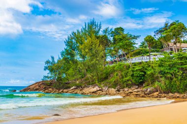 Nai Thon Naithon Plajı Sakhu Thalang Phuket Tayland 'da turkuaz insan bulunan bir rüya sahili..