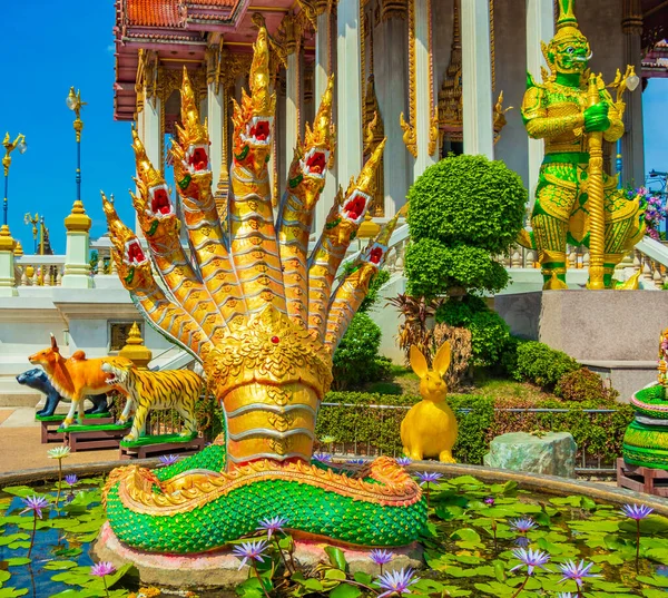 タイのバンコクにあるカラフルなワット ムアン アラムラン仏教寺院 — ストック写真