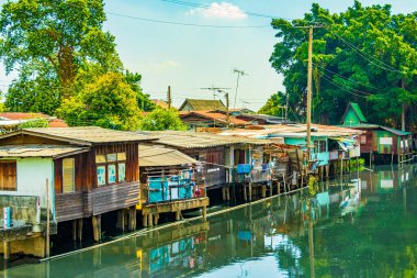 Don Mueang Bangkok Tayland 'daki Prem Prachakon Kanalı' nda ve nehirde hayat..