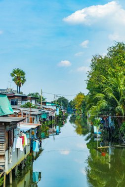 Don Mueang Bangkok Tayland 'daki Prem Prachakon Kanalı' nda ve nehirde hayat..