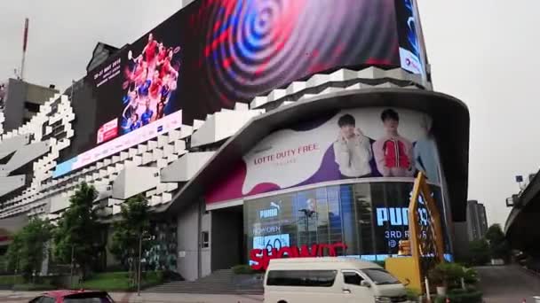 Enormi Schermi Colorati Presso Edificio Del Centro Commerciale Bangkok Thailandia — Video Stock