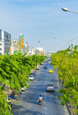 Bangkok Tayland 26 numara. 2020 Ocak 'ında Don Mueang Bangkok Tayland' da sokak arabaları.