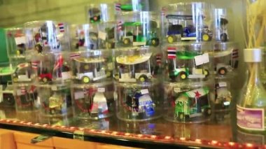 Bangkok, Tayland - 05: 22 2018 El yapımı Tuk Tuk Hediyelik eşya dükkanı Bangkok Tayland.