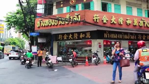 Типичные Красочные Торговые Улицы China Town Yaowarat Road Бангкок Таиланд — стоковое видео