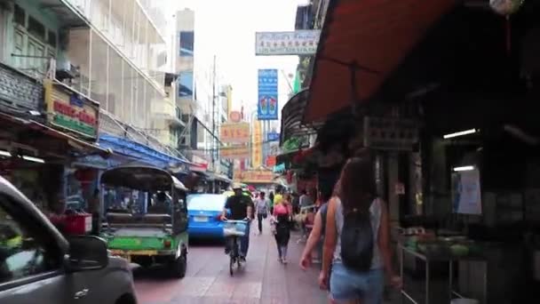 Типичные Красочные Торговые Улицы China Town Yaowarat Road Бангкок Таиланд — стоковое видео