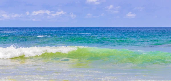 在泰国萨库沙朗普吉 奈森奈顿海滩是一个有着碧绿清澈海水的梦幻湾 — 图库照片