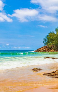 Nai Thon Naithon Sahil Koyu Panorama Sakhu Thalang Phuket Tayland 'da turkuaz suyu olan rüya sahili.