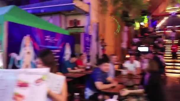 Bangkok Thailand Mei 2018 Khaosan Kaosan Road Populairste Toeristen Nacht — Stockvideo