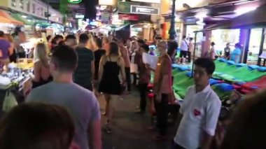Bangkok Tayland 22 numara. Mayıs 2018 Khaosan Kaosan Yolu en popüler turist gece partisi Bangkok Tayland.