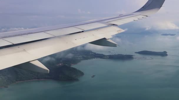 Tayland Üzerinde Uçan Adaların Panoramik Manzarası Turkuvaz Suları — Stok video