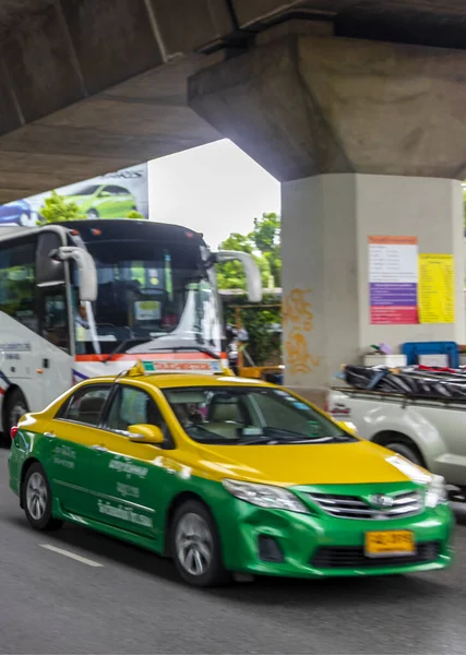 Bangkok Tayland 22 numara. Mai 2018 Tayland 'ın başkenti Bangkok' ta yoğun trafik var..
