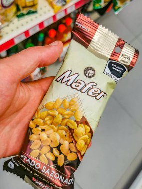 Playa del Carmen Meksika 16 numara. Nisan 2021 Mafya Fıstık Paketi Playa del Carmen Meksika 'daki süpermarkette..