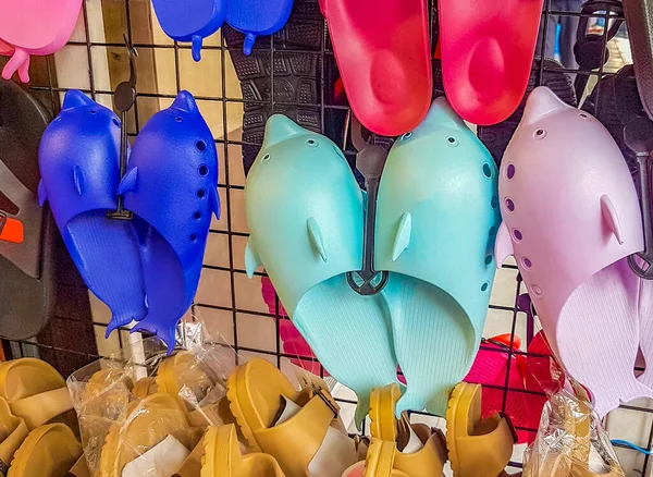 Golfinho Colorido Sapatos Peixe Chinelos Para Venda Bangkok Tailândia — Fotografia de Stock