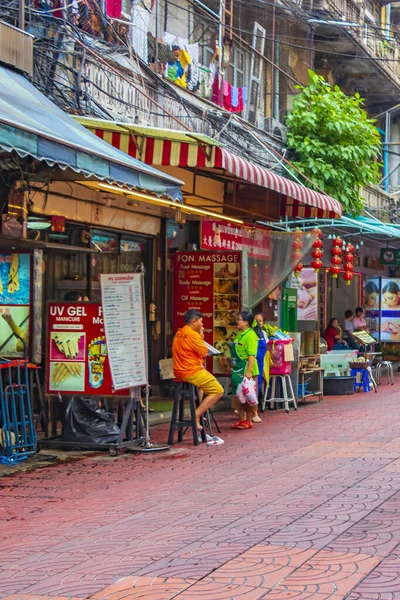 Bangkok Thailand Mai 2018 Typiska Färgglada Shoppinggator Fulla Skyltar Butiker — Stockfoto