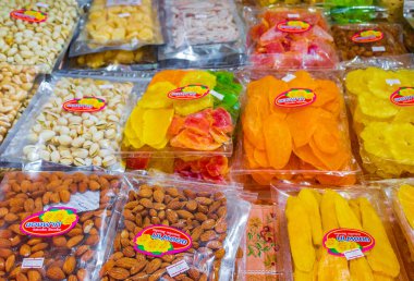 Bangkok Tayland 22 numara. Mai 2018 Pazarda kurutulmuş meyve ve mantar Tayland yemeği Çin Kasabası Bangkok Tayland.