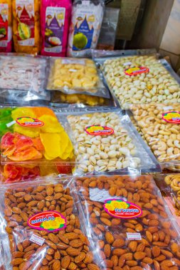 Bangkok Tayland 22 numara. Mai 2018 Pazarda kurutulmuş meyve ve mantar Tayland yemeği Çin Kasabası Bangkok Tayland.