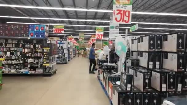 Внутри Отделе Электроснабжения Супермаркета Bodega Aurrera Мексике — стоковое видео