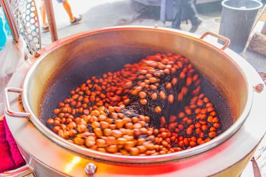 Fındık ve tohum seçimi Tayland yemeği ve Çin mutfağı Çin Mahallesi Bangkok Tayland 'daki eski market.