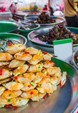 Tayland deniz mahsulleri ve Çin mutfağı Çin 'in Bangkok şehrindeki eski market..
