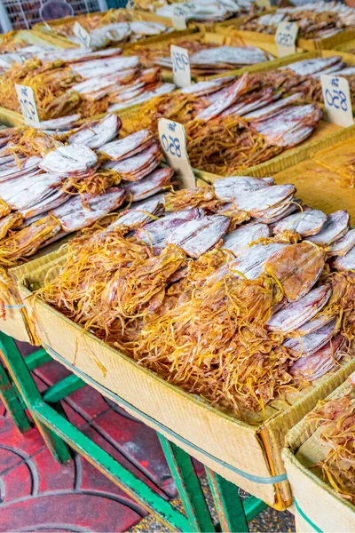 Koop Gedroogde Inktvis Uit Selectie Van Zeevruchten Thais Eten Chinese — Stockfoto