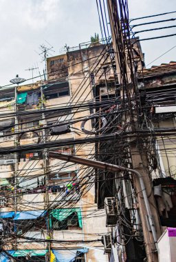 Çin 'in Bangkok kentinde Tayland elektrik direğinde tam bir kaos var..