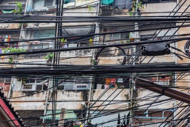 Çin 'in Bangkok kentinde Tayland elektrik direğinde tam bir kaos var..