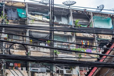Çin 'in Bangkok kentinde Tayland elektrik direğinde tam bir kaos var..