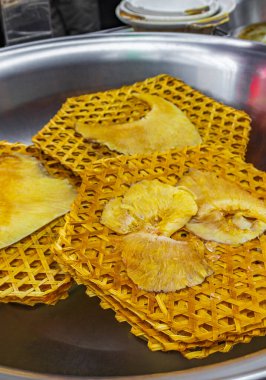 Çin 'in Bangkok Tayland şehrinde sokak gıda pazarında Tayland yemeği ve Çin mutfağı seçimi.