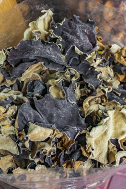 Çin 'in Bangkok Tayland şehrinde sokak gıda pazarında Tayland yemeği ve Çin mutfağı seçimi.