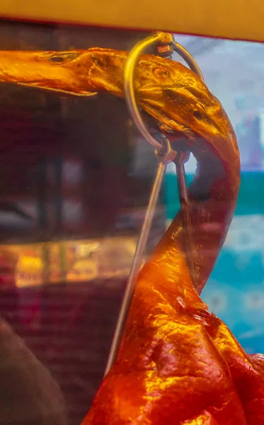 Obrzydliwe Nieznane Tajskie Jedzenie Kaczki Kurczaka Oknem Ulicy Żywności Rynku — Zdjęcie stockowe