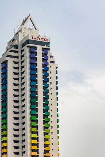 Bangkok Thailand Mai 2018 Baiyoke Tower Bangkok Thailand Rainbow Colored — Stock Photo, Image